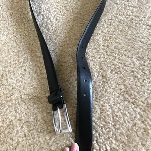 Men’s belt size small. Great condition.